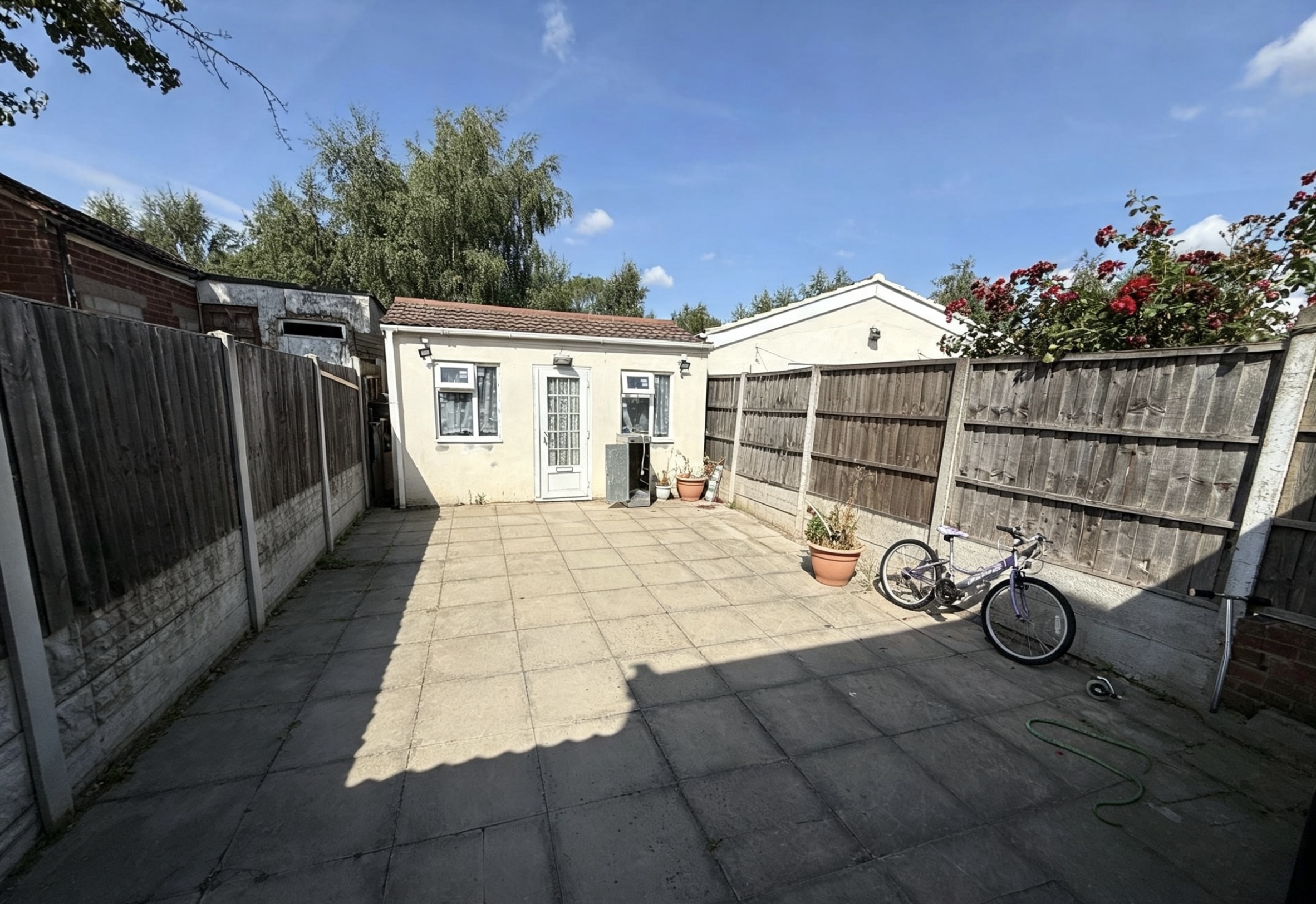 For sale: 6 Bed, 3 bath, 2 reception