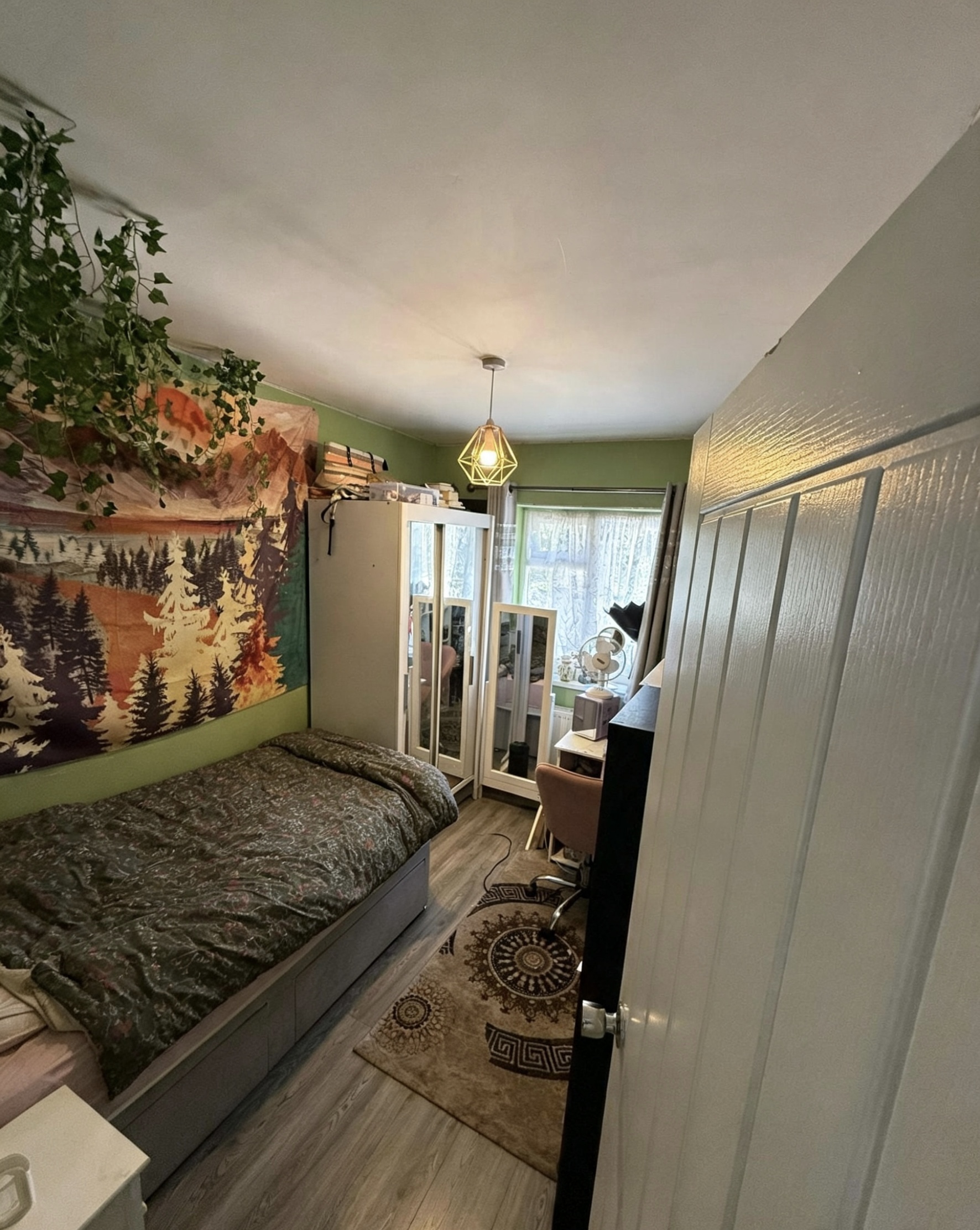 For sale: 6 Bed, 3 bath, 2 reception