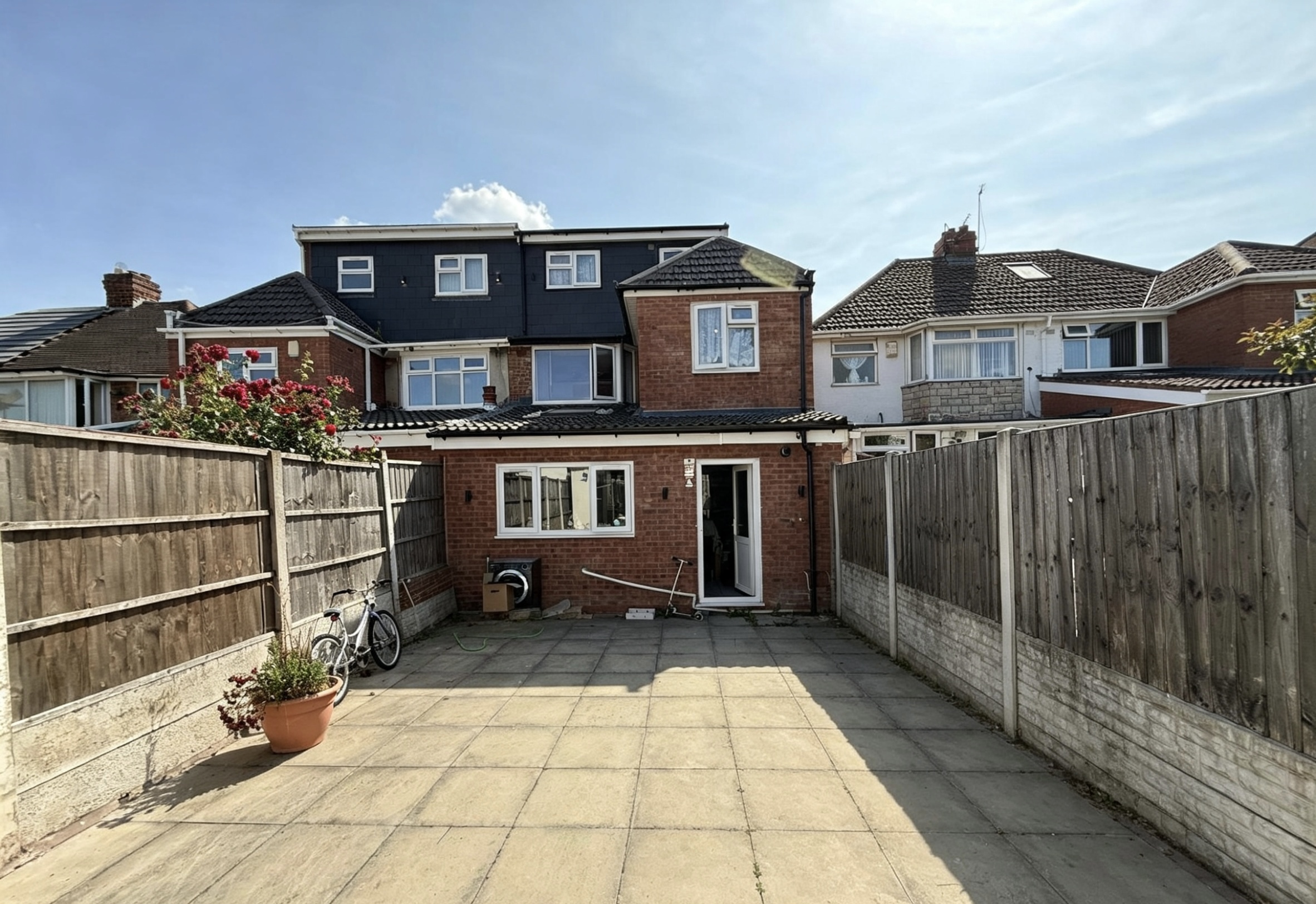 For sale: 6 Bed, 3 bath, 2 reception