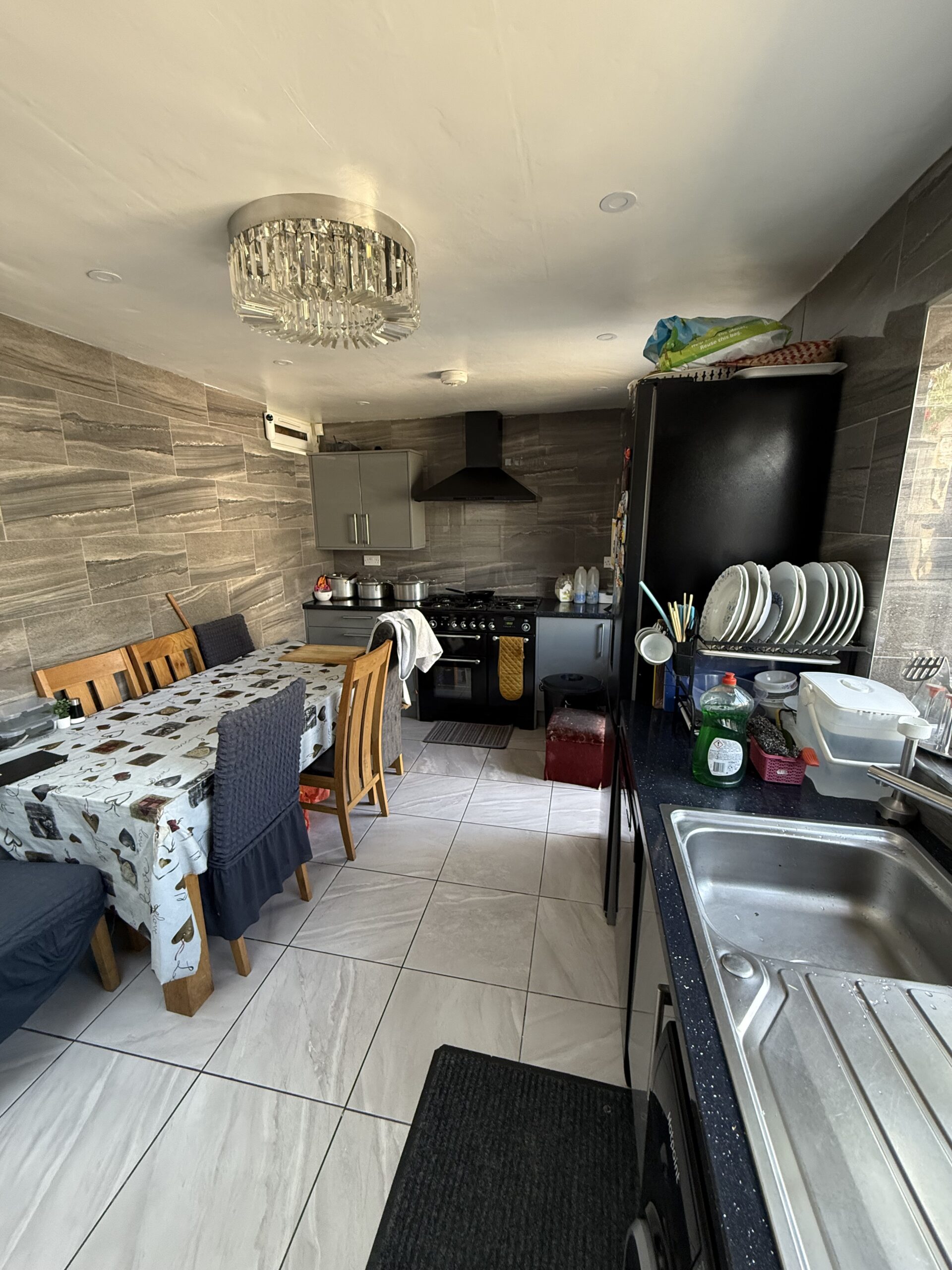 For sale: 6 Bed, 3 bath, 2 reception